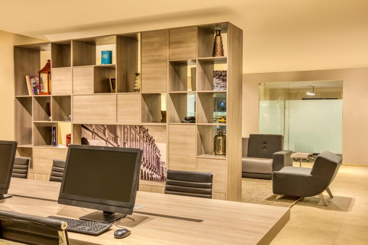Fiesta Inn Express San Luis Potosi Oriente Kültér fotó