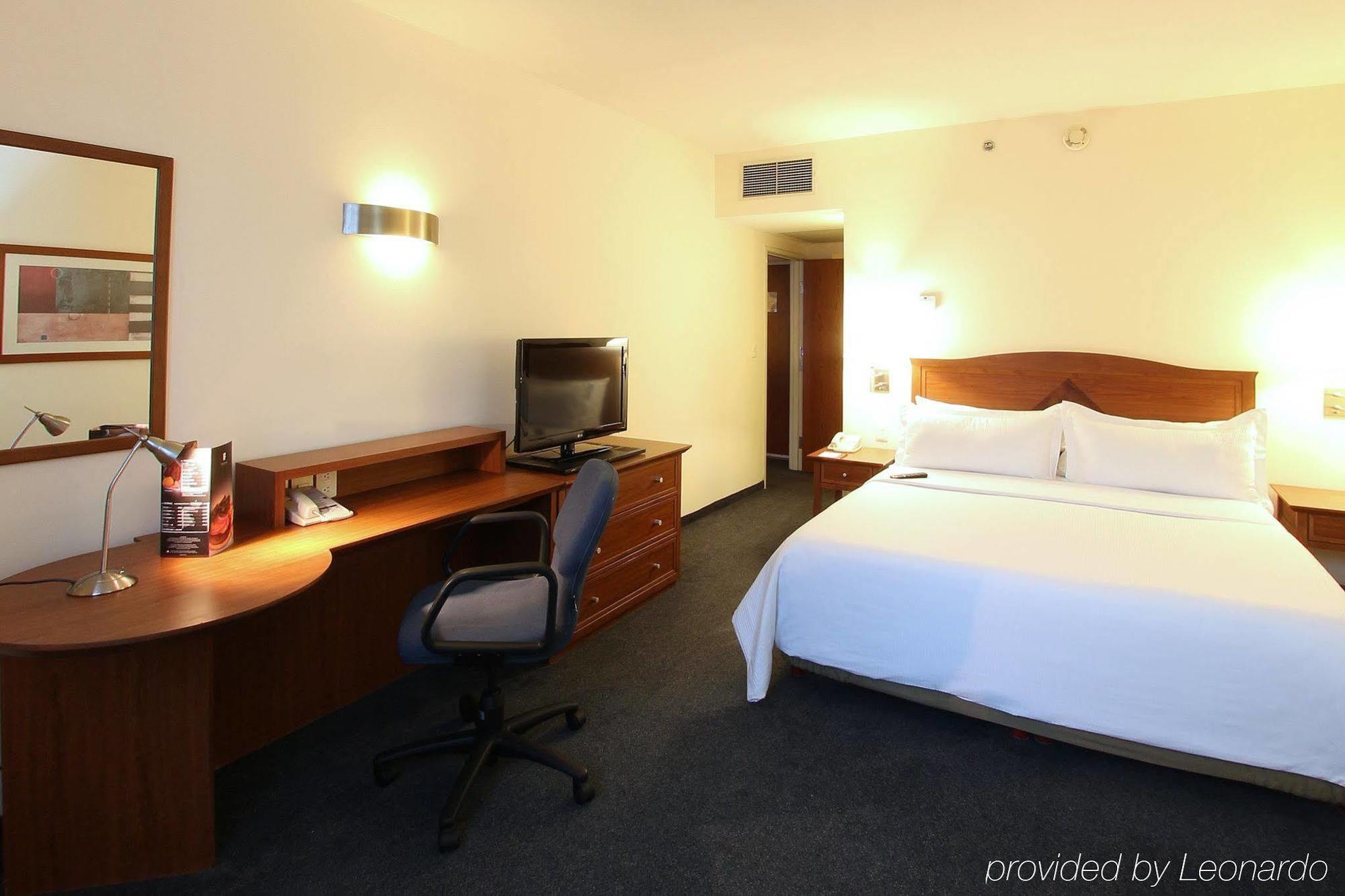 Fiesta Inn Express San Luis Potosi Oriente Kültér fotó