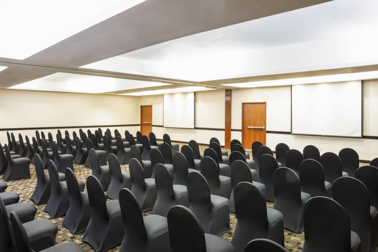 Fiesta Inn Express San Luis Potosi Oriente Kültér fotó