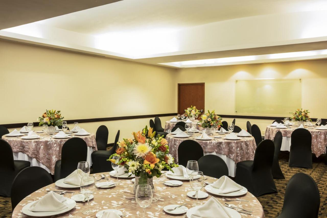 Fiesta Inn Express San Luis Potosi Oriente Kültér fotó